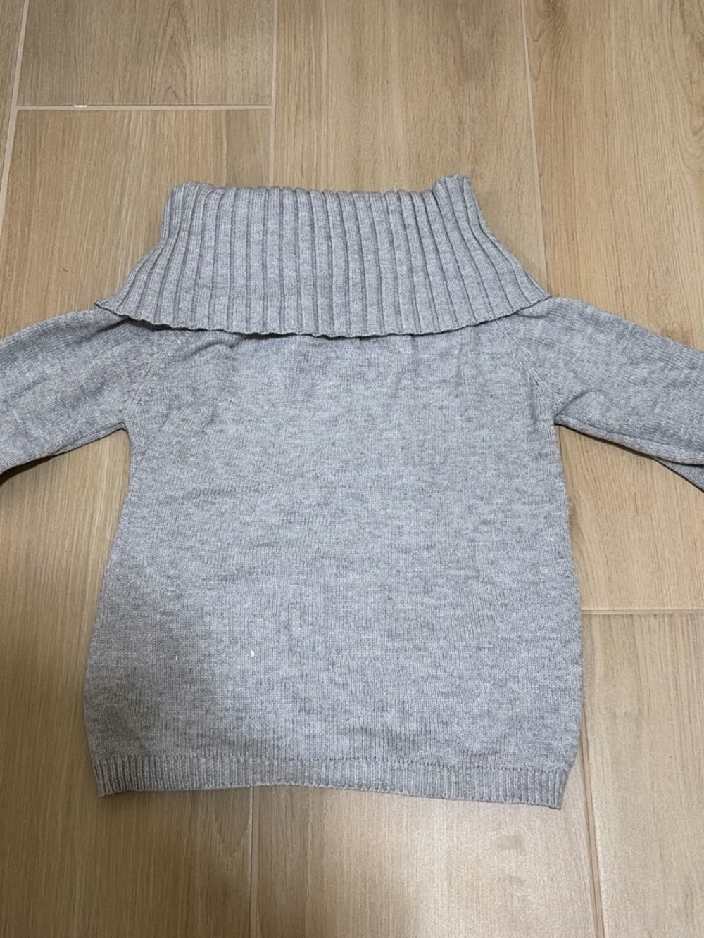 Cozy Off-Shoulder Ribbed Turtleneck Sweater - Gray